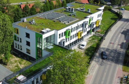 Nowy budynek szkoły w Sidzinie z lotu ptaka